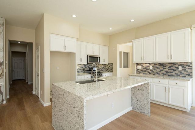 553 Stetson Dr, Oakdale, CA 95361