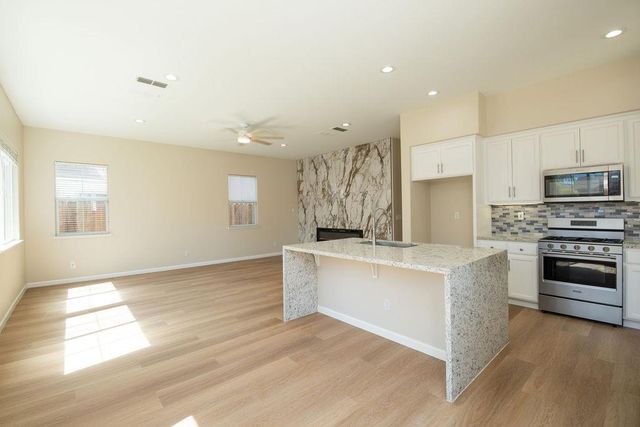 553 Stetson Dr, Oakdale, CA 95361