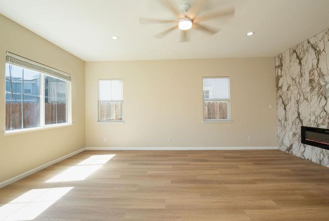 553 Stetson Dr, Oakdale, CA 95361