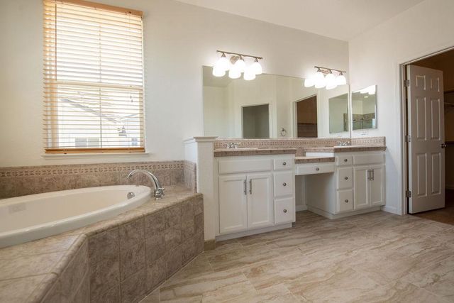 553 Stetson Dr, Oakdale, CA 95361