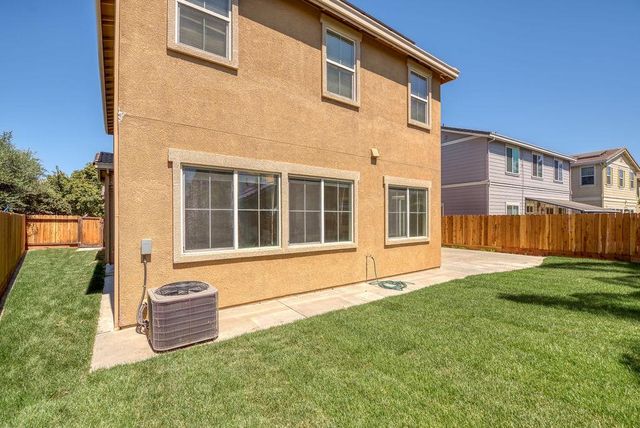 553 Stetson Dr, Oakdale, CA 95361