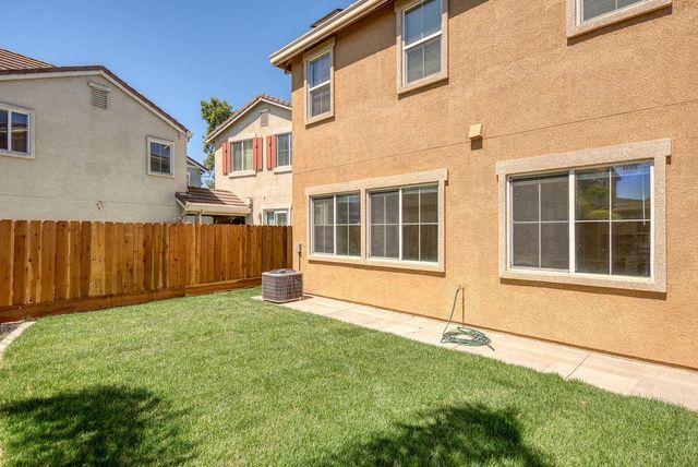 553 Stetson Dr, Oakdale, CA 95361