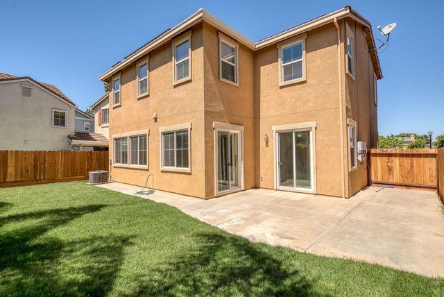 553 Stetson Dr, Oakdale, CA 95361