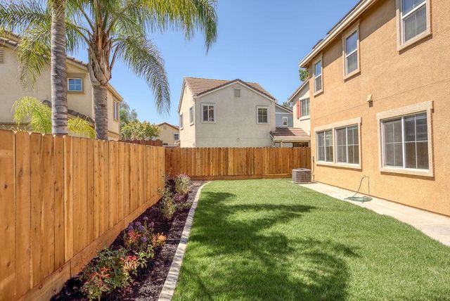 553 Stetson Dr, Oakdale, CA 95361