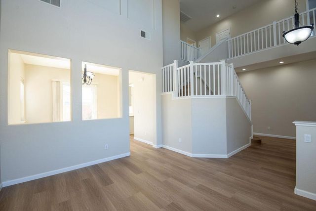 553 Stetson Dr, Oakdale, CA 95361