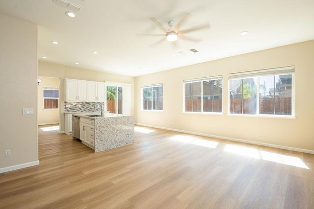 553 Stetson Dr, Oakdale, CA 95361
