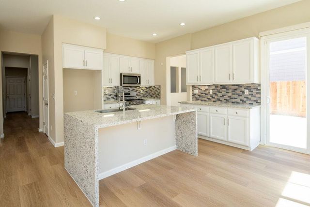 553 Stetson Dr, Oakdale, CA 95361