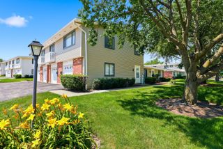 127 Fairlane Court D, Bloomingdale, IL 60108