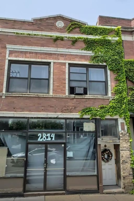 2814 N Kedzie Avenue, Chicago, IL 60618
