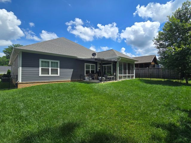 559 Deer Valley Drive, Hixson, TN 37343