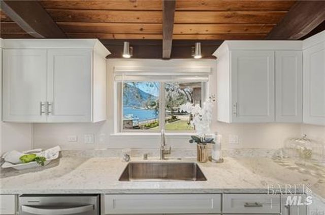 10165 Lakeshore Dr, Clearlake, CA 95422