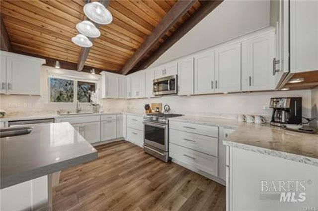 10165 Lakeshore Dr, Clearlake, CA 95422