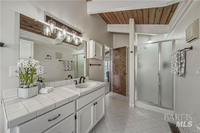 10165 Lakeshore Dr, Clearlake, CA 95422