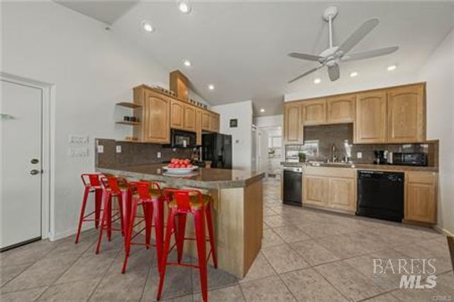 10165 Lakeshore Dr, Clearlake, CA 95422