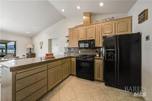 10165 Lakeshore Dr, Clearlake, CA 95422