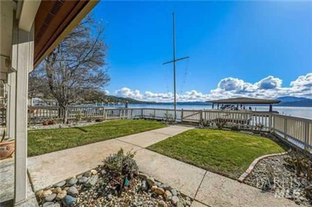 10165 Lakeshore Dr, Clearlake, CA 95422
