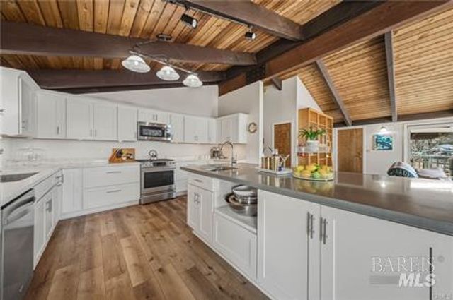 10165 Lakeshore Dr, Clearlake, CA 95422