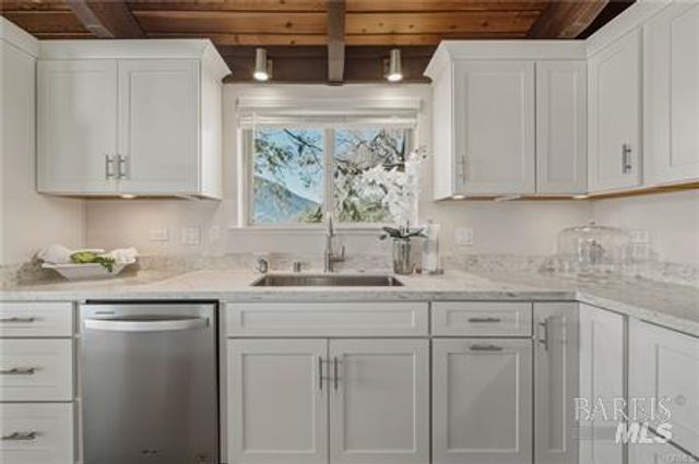 10165 Lakeshore Dr, Clearlake, CA 95422