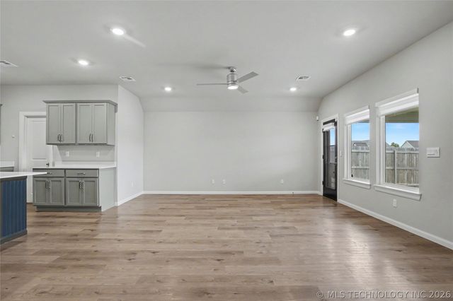 15918 E 75th Street North, Owasso, OK 74055