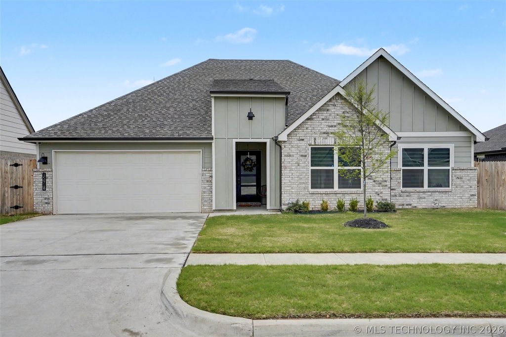 15918 E 75th Street North, Owasso, OK 74055