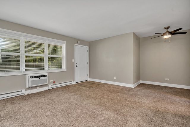 15 Briar Street 34, Glen Ellyn, IL 60137