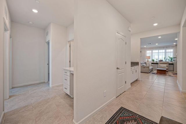 1001 Whisper Ridge Dr, Roseville, CA 95747