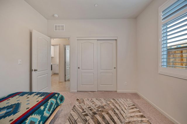 1001 Whisper Ridge Dr, Roseville, CA 95747