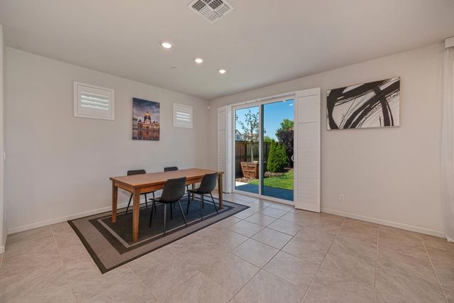 1001 Whisper Ridge Dr, Roseville, CA 95747
