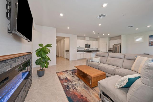 1001 Whisper Ridge Dr, Roseville, CA 95747