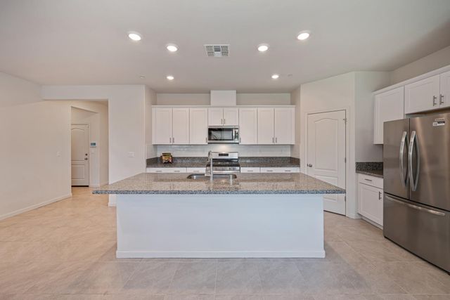 1001 Whisper Ridge Dr, Roseville, CA 95747