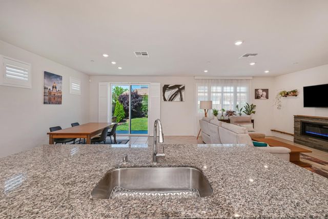 1001 Whisper Ridge Dr, Roseville, CA 95747