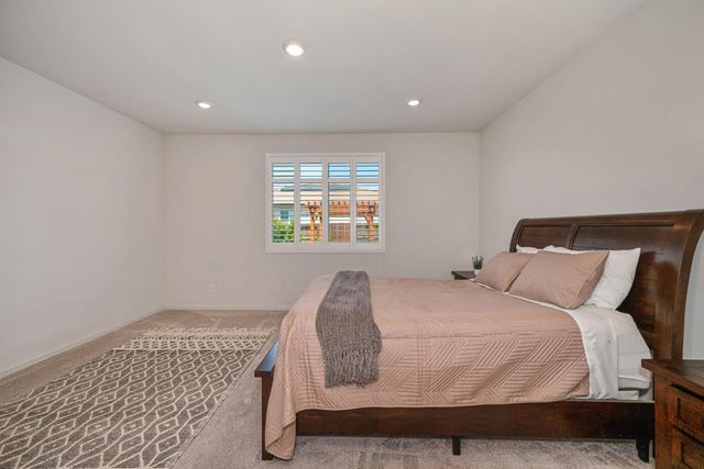 1001 Whisper Ridge Dr, Roseville, CA 95747