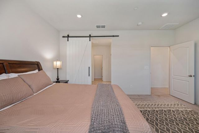 1001 Whisper Ridge Dr, Roseville, CA 95747
