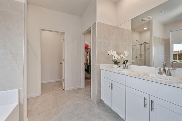 1001 Whisper Ridge Dr, Roseville, CA 95747