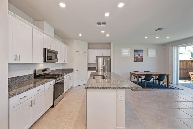 1001 Whisper Ridge Dr, Roseville, CA 95747