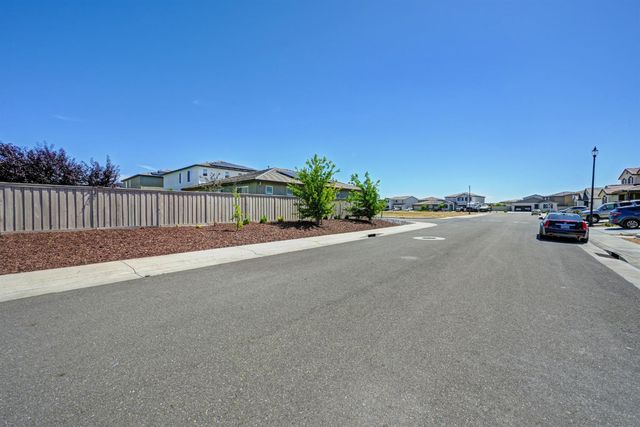 1001 Whisper Ridge Dr, Roseville, CA 95747