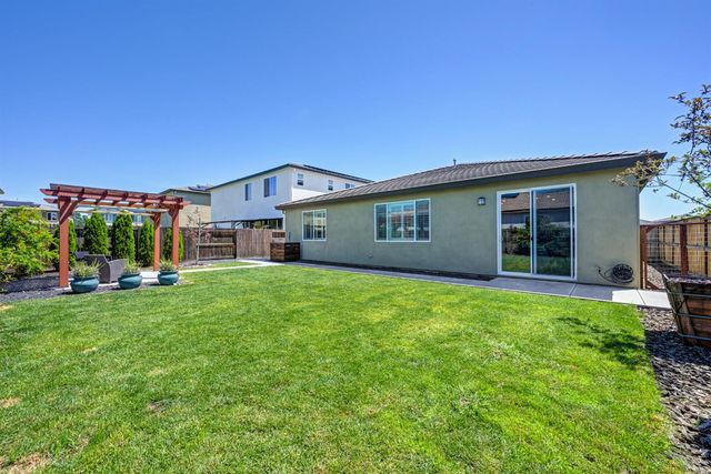 1001 Whisper Ridge Dr, Roseville, CA 95747