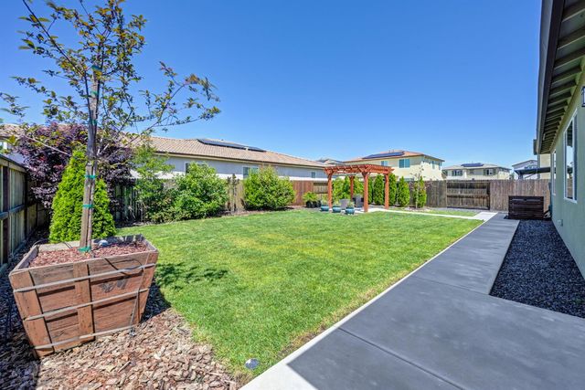 1001 Whisper Ridge Dr, Roseville, CA 95747