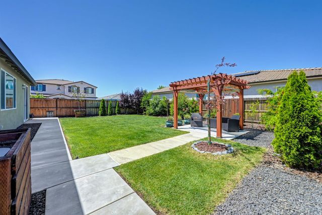 1001 Whisper Ridge Dr, Roseville, CA 95747