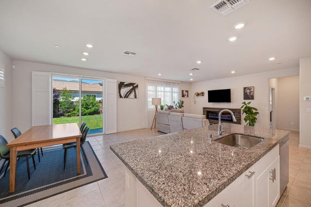 1001 Whisper Ridge Dr, Roseville, CA 95747