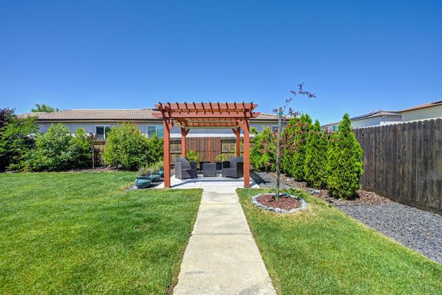 1001 Whisper Ridge Dr, Roseville, CA 95747