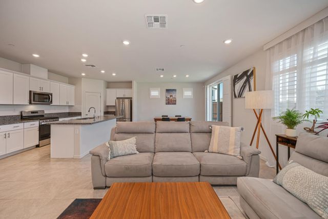 1001 Whisper Ridge Dr, Roseville, CA 95747