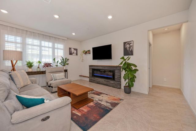 1001 Whisper Ridge Dr, Roseville, CA 95747