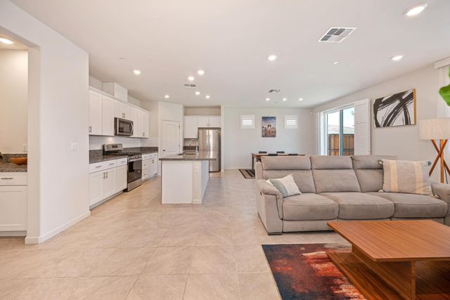 1001 Whisper Ridge Dr, Roseville, CA 95747
