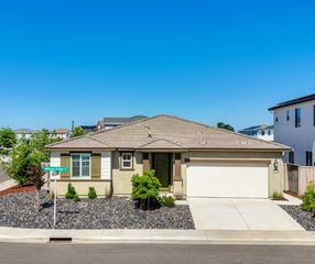 1001 Whisper Ridge Dr, Roseville, CA 95747