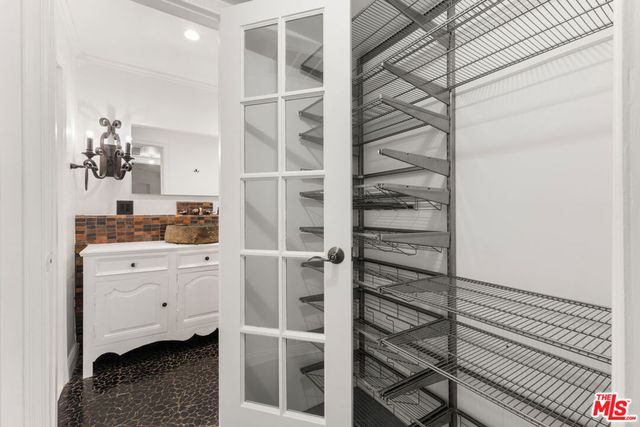 740 N Kings Road 102, West Hollywood, CA 90069