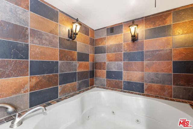 740 N Kings Road 102, West Hollywood, CA 90069