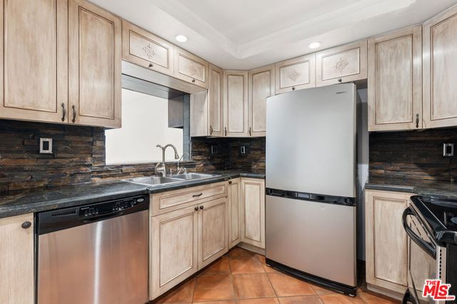 740 N Kings Road 102, West Hollywood, CA 90069