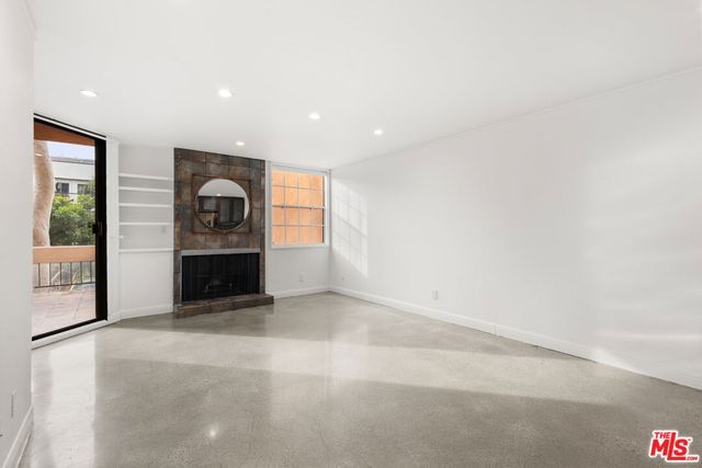 740 N Kings Road 102, West Hollywood, CA 90069