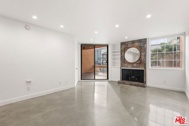 740 N Kings Road 102, West Hollywood, CA 90069